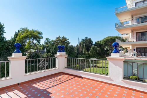 2 bdr apartment next to the beach in Puerto Banús