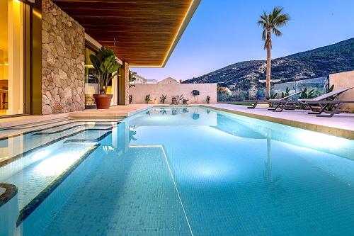 Piscina de la sau aproape de Villas & SPA Dubrovnik - Resort of 5 Star Villas