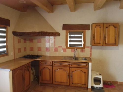 Η κουζίνα ή μικρή κουζίνα στο Maison T2 village Gorges Ardèche