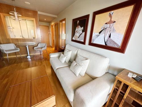 Posezení v ubytování Sanxenxo, Apartamento 1 hab con vistas al mar, piscina, garaje y a 150 mts de la Playa Silgar