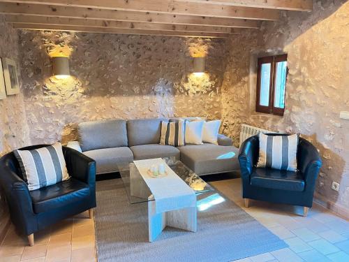 a living room with a couch and two chairs at Casa Pina in Costitx