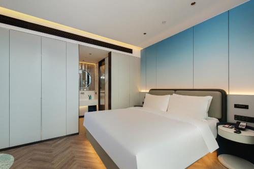 Katil atau katil-katil dalam bilik di Novotel Shanghai Lingang