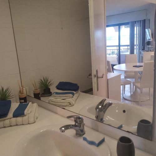 Photo de la galerie de l'établissement T2 Fréjus plage vue mer, à Fréjus