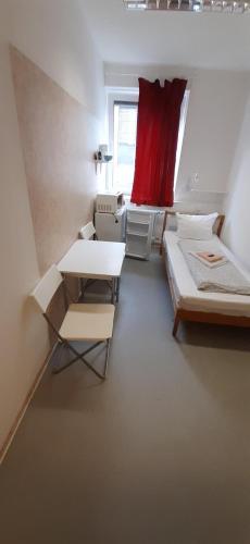 Katil atau katil-katil dalam bilik di 2-Rent Group Hostel Rooms&Apartments GKP2