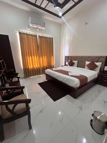a bedroom with a large bed and a window at Hotel Hill River View Resort in Uttarkāshi