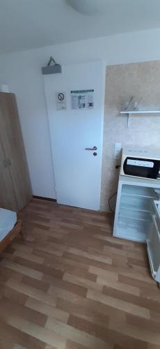 Dapur atau dapur kecil di 2-Rent Group Hostel Rooms&Apartments GKP2