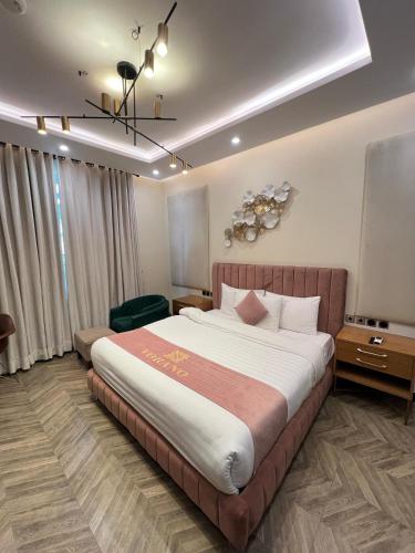 a bedroom with a large bed in a room at Vorano Boutique Hotel Islamabad in Islamabad