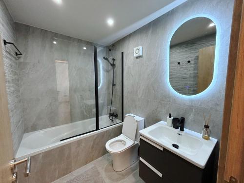 THE A-LINE SEAVIEW MALAMA APARTMENT with pool, tennis court & gym