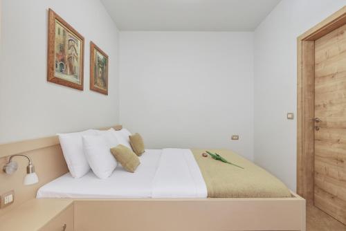 Gallery image of Nautica Studios With Outdoor Pool in Kotor