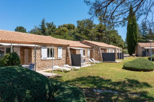 Provençal stone T2 Mazet in a tourist residence