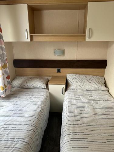 Postel nebo postele na pokoji v ubytování Swift Serenity 50