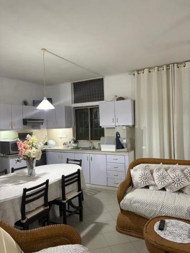 Η κουζίνα ή μικρή κουζίνα στο Sunset Apartment