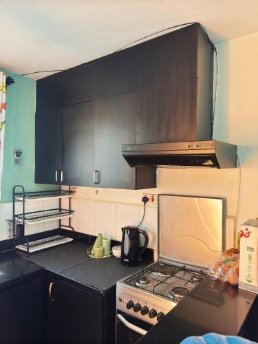 Kukgiz Homestayにあるキッチンまたは簡易キッチン