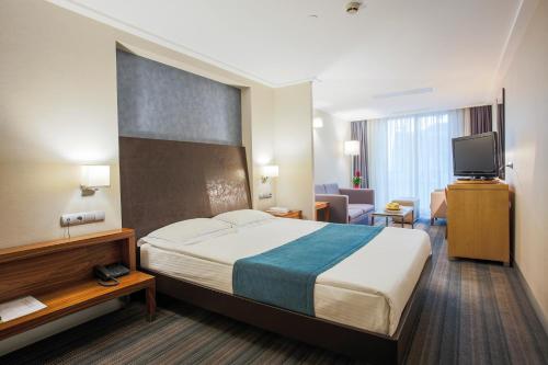 Housez Suites & Apartments Special Class