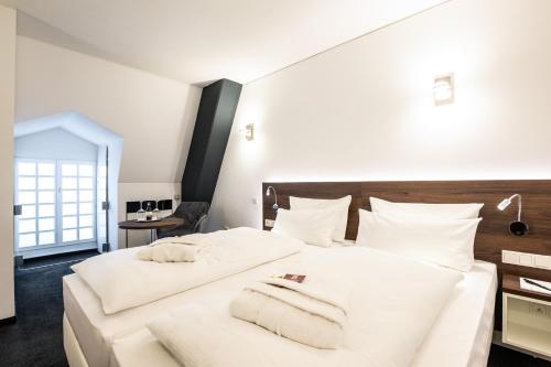 Ένα ή περισσότερα κρεβάτια σε δωμάτιο στο Schlosshotel Weilburg