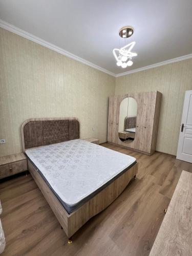 Кровать или кровати в номере Sumqayıt Bulvar