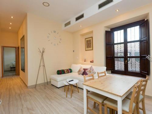 3 bedrooms apartment in the historic center by the river