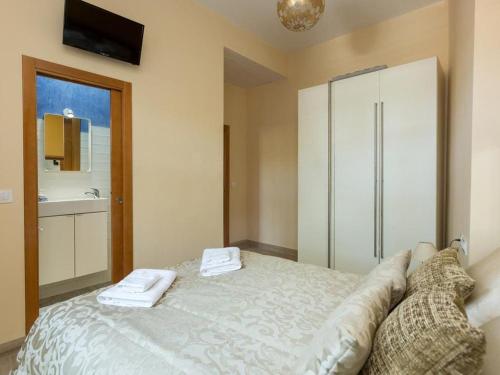 3 bedrooms apartment in the historic center by the river