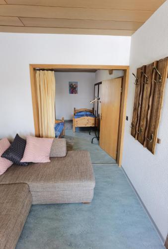 a room with two beds and a door to a bedroom at Ferienwohnung am Backhaus 2 in Weimar