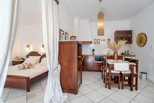 Postel nebo postele na pokoji v ubytování Sunrock Suites - Villa Gerani