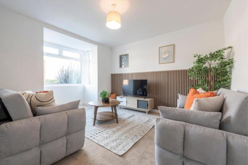 Gallery image of Spacious 3 Bedroom Home with Parking - Close to Leeds City and Amenities - Perfect for Long Stays in Amley