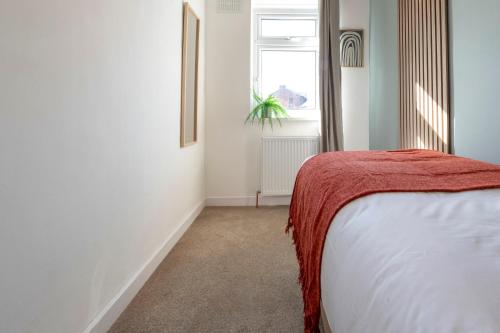 Gallery image of Spacious 3 Bedroom Home with Parking - Close to Leeds City and Amenities - Perfect for Long Stays in Amley