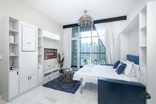 Cozy Studio with City Views at Bayz by Danube by BMS