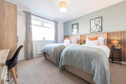 Gallery image of Spacious 3 Bedroom Home with Parking - Close to Leeds City and Amenities - Perfect for Long Stays in Amley