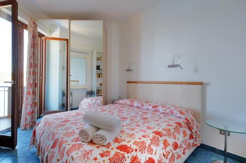 Katil atau katil-katil dalam bilik di Rosy terrazza sul mare