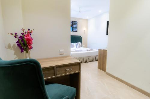 Телевизор и/или развлекательный центр в Hotel Flora