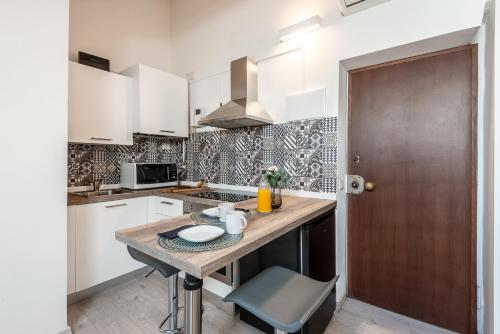 StayEasy Corso Como 9 - Attic studio apartment