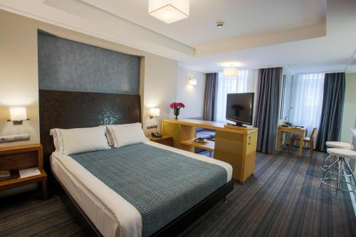 Postel nebo postele na pokoji v ubytování Housez Suites & Apartments Special Class