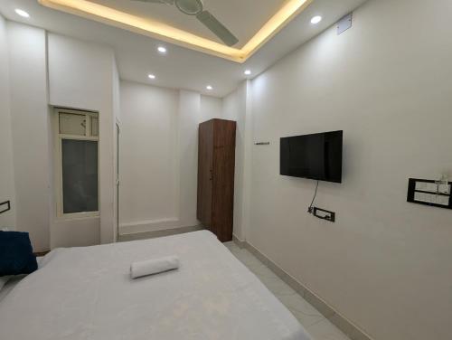 Vandana Guest Houseにあるテレビまたはエンターテインメントセンター
