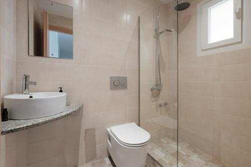 Ένα μπάνιο στο Feeloxenia Corfu Apartments