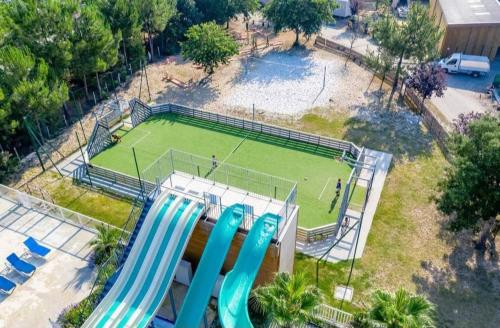 Photo de la galerie de l'établissement Mobilhome tout confort 40 m2 pour 4 personnes, à Saint-Julien-en-Born