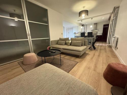 Ruang duduk di T3 duplex terrasse-parking Groupama Stadium LDLCArena