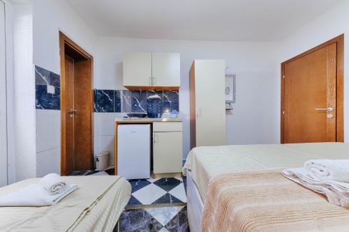 ドプラー・ヴォダにあるStudio Apartments with balconyのギャラリーの写真