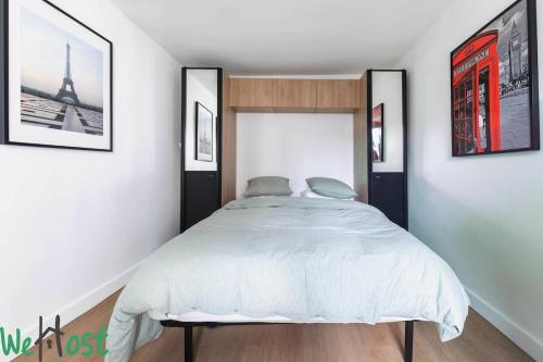 une chambre avec un grand lit dans une pièce dans l'établissement Charenton 2 - CI - Paris apt, 2 ppl - Bercy - Gare de Lyon, à Paris