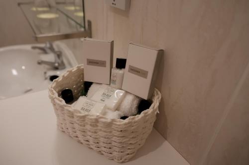 a basket of toiletries sitting on a bathroom counter at Highgrove House Hotel in Loans
