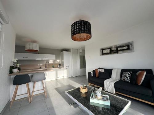 Pool Quiet View of Montain