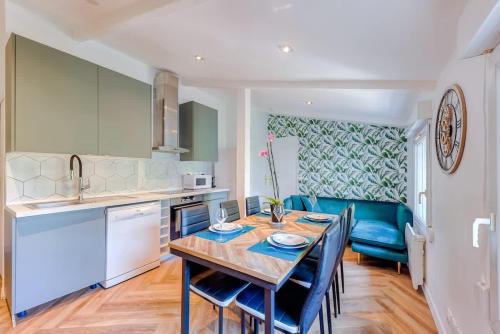 a kitchen and dining room with a table and chairs at Le Casenave - Very quiet and comfortable in Chennevières-sur-Marne