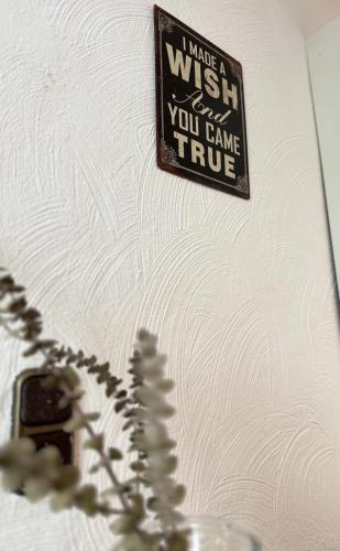 a sign that says i make a wish and you game true at Gemütliches Haus Rita, am Ruhrtalradweg, Arnsberg - Neheim in Neheim-Hüsten
