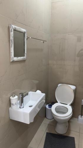 Bilik mandi di MELJAA STAR Guesthouse