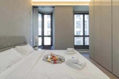 San Babila Duomo View with Shared Rooftop Terrace