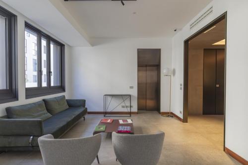 San Babila Duomo View with Shared Rooftop Terrace
