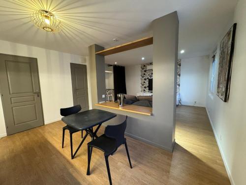 2 Twenty Fort Studio with pool Lyon