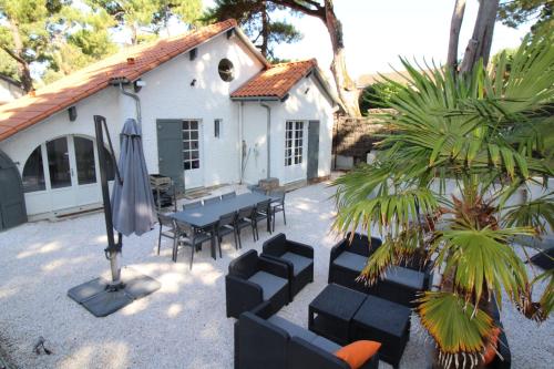 Agréable, jardin, toute équipée, proche du marché, plage à 300m