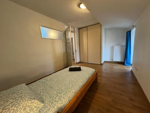 a bedroom with a bed in a room at Spacious renovated villa Groupama Stadium LDLC in Décines-Charpieu