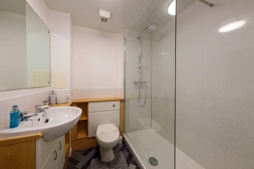 Koupelna v ubytování Prime Duloch 2nd Floor Apartment By Tba