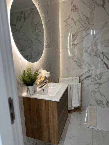 a bathroom with a sink and a mirror at Luxury home in Amora